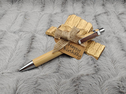 Kugelschreiber personalisiert aus Bambus mit Gravur Happy Birthday mit Schleife schwarz Kuli Stift Holz Gastgeschenk Geschenk Gift