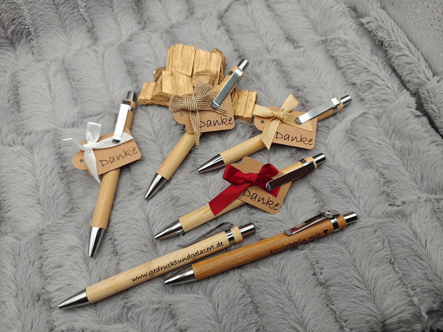 Kugelschreiber personalisiert aus Bambus mit Gravur Danke mit Schleife schwarz Kuli Stift Holz Gastgeschenk Geschenk Gift