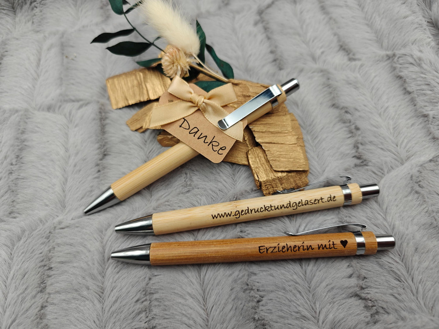 Kugelschreiber personalisiert aus Bambus mit Gravur Danke mit Schleife schwarz Kuli Stift Holz Gastgeschenk Geschenk Gift
