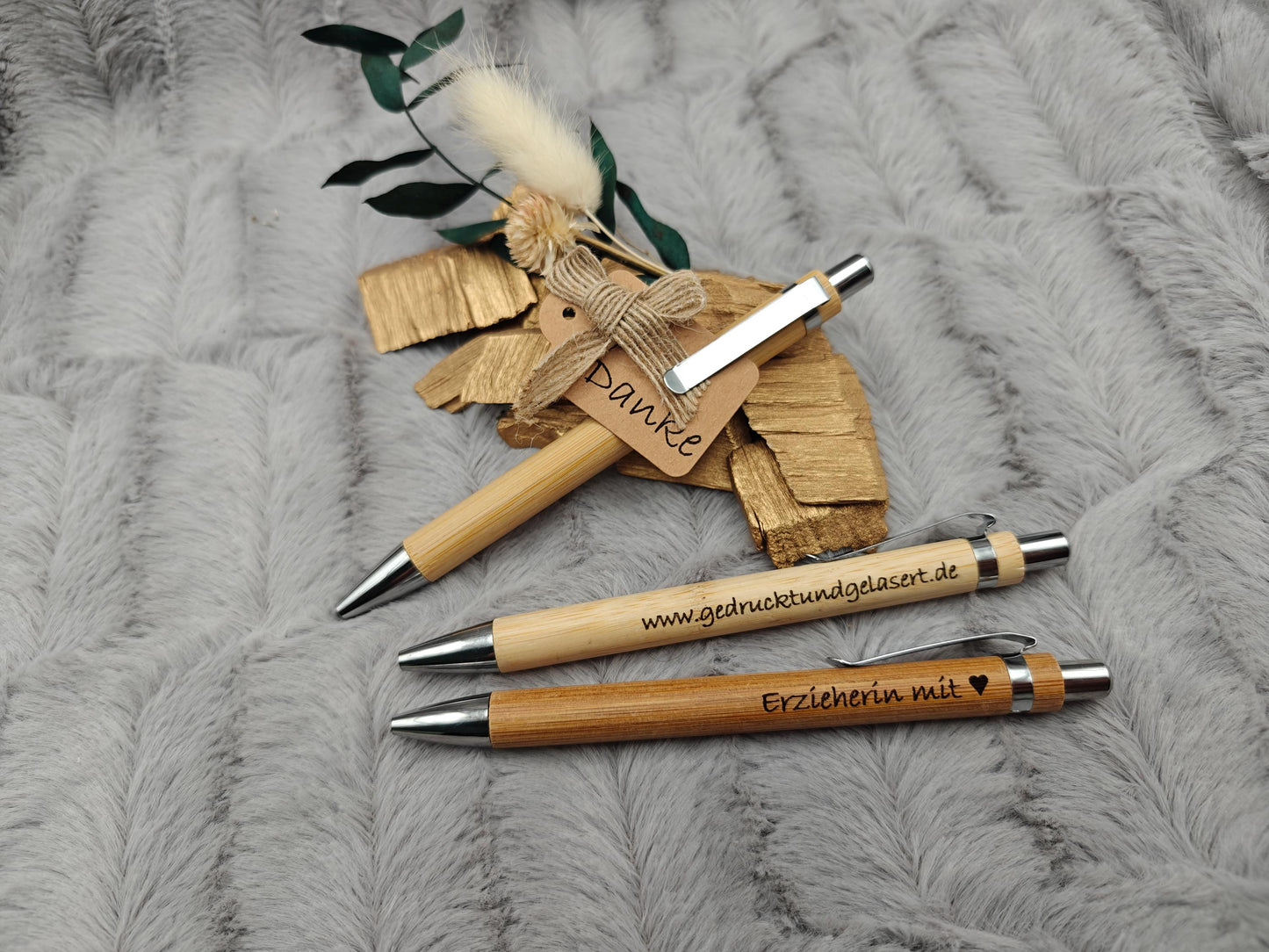 Kugelschreiber personalisiert aus Bambus mit Gravur Danke mit Schleife schwarz Kuli Stift Holz Gastgeschenk Geschenk Gift