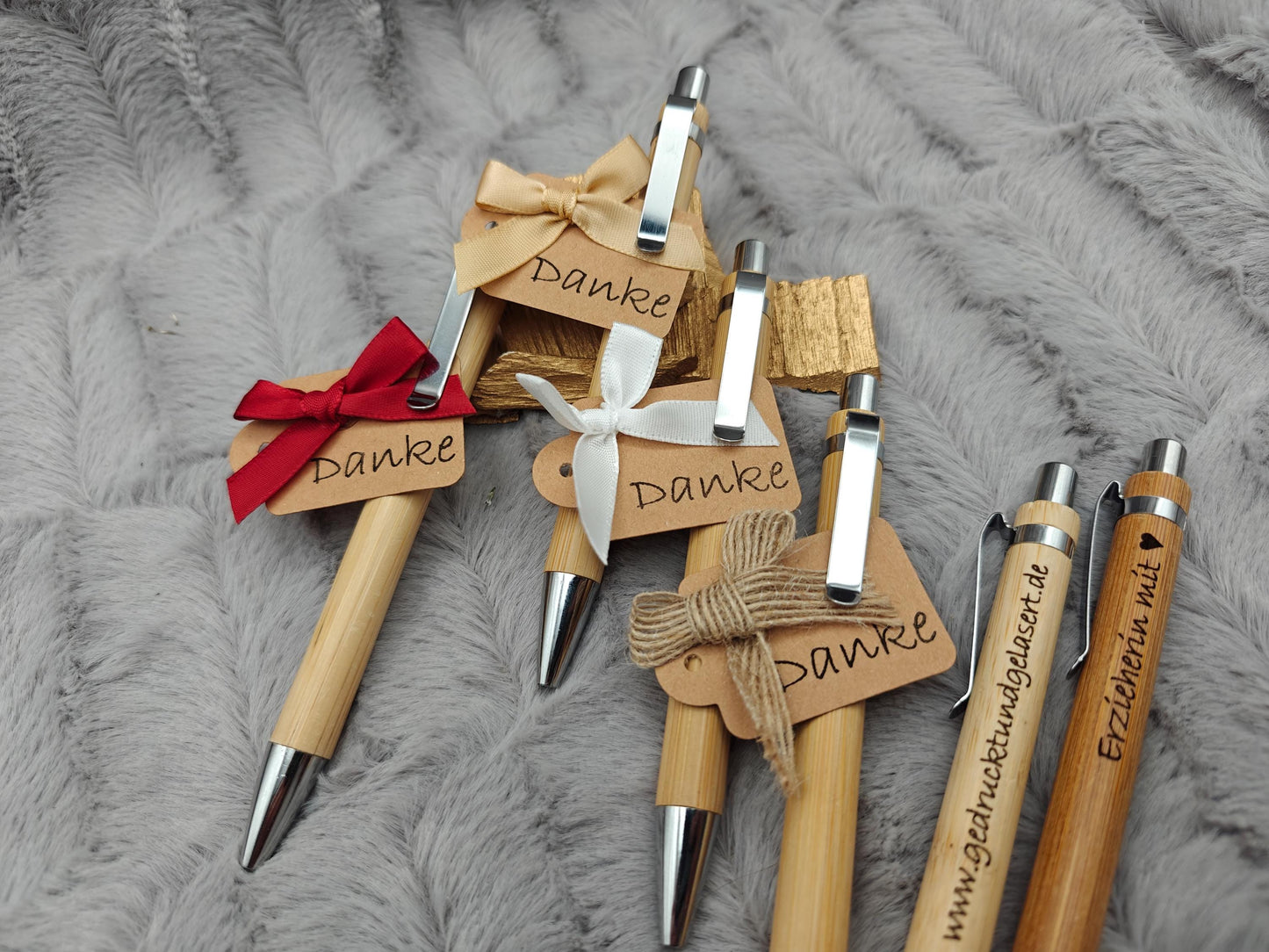 Kugelschreiber personalisiert aus Bambus mit Gravur Danke mit Schleife schwarz Kuli Stift Holz Gastgeschenk Geschenk Gift