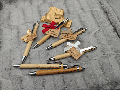 Kugelschreiber personalisiert aus Bambus mit Gravur Happy Birthday mit Schleife schwarz Kuli Stift Holz Gastgeschenk Geschenk Gift