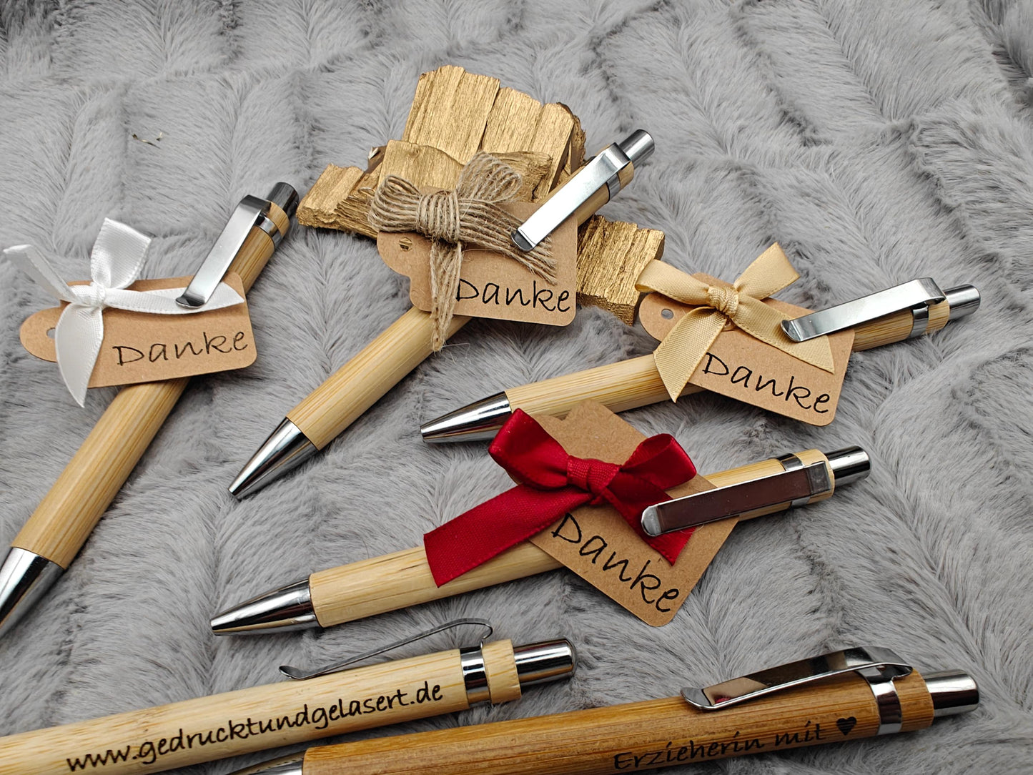 Kugelschreiber personalisiert aus Bambus mit Gravur Danke mit Schleife schwarz Kuli Stift Holz Gastgeschenk Geschenk Gift
