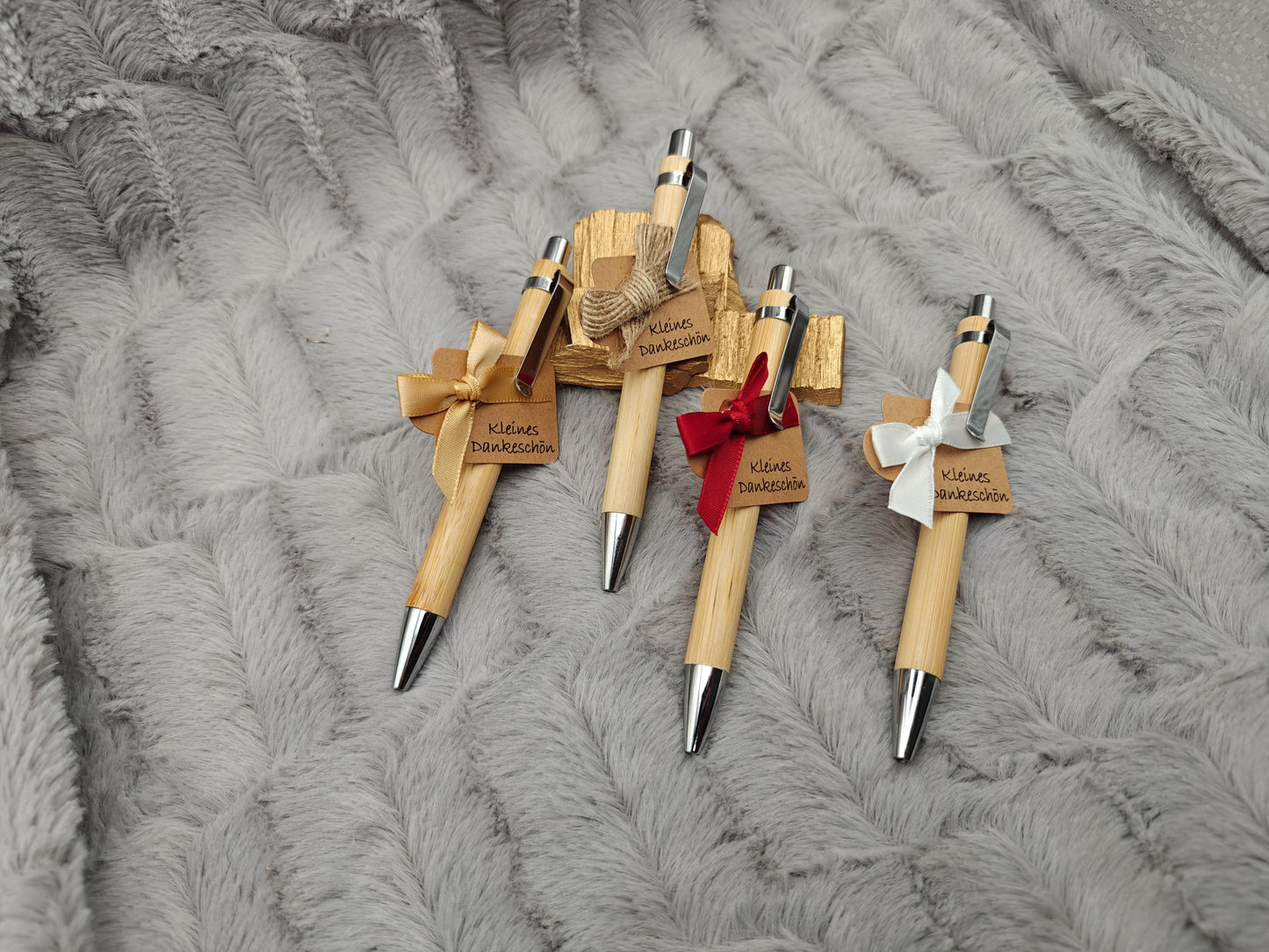 Kugelschreiber personalisiert aus Bambus mit Gravur Kleines Dankeschön mit Schleife schwarz Kuli Stift Holz Gastgeschenk Geschenk Gift