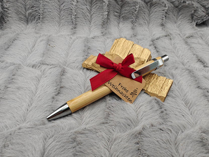 Kugelschreiber personalisiert aus Bambus mit Gravur Frohe Weihnachten mit Schleife schwarz Kuli Stift Holz Gastgeschenk Geschenk Gift
