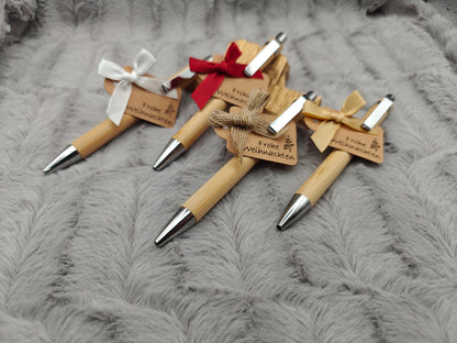 Kugelschreiber personalisiert aus Bambus mit Gravur Frohe Weihnachten mit Schleife schwarz Kuli Stift Holz Gastgeschenk Geschenk Gift