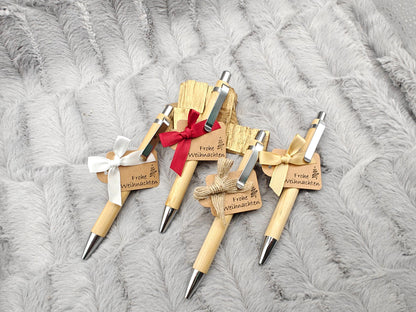 Kugelschreiber personalisiert aus Bambus mit Gravur Frohe Weihnachten mit Schleife schwarz Kuli Stift Holz Gastgeschenk Geschenk Gift