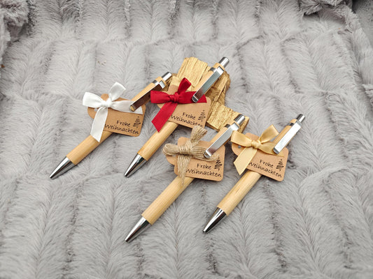 Kugelschreiber personalisiert aus Bambus mit Gravur Frohe Weihnachten mit Schleife schwarz Kuli Stift Holz Gastgeschenk Geschenk Gift