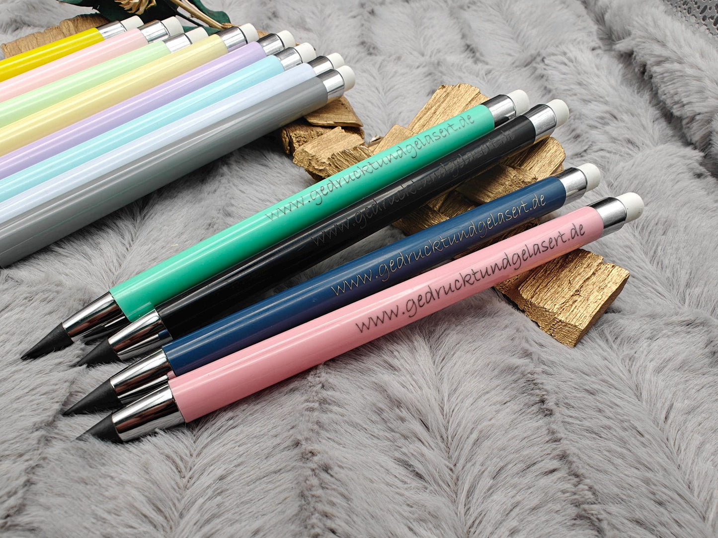 Ewiger Bleistift personalisiert mit Gravur Stift Gastgeschenk inkl. 2 Ersatzminen 12 Farben