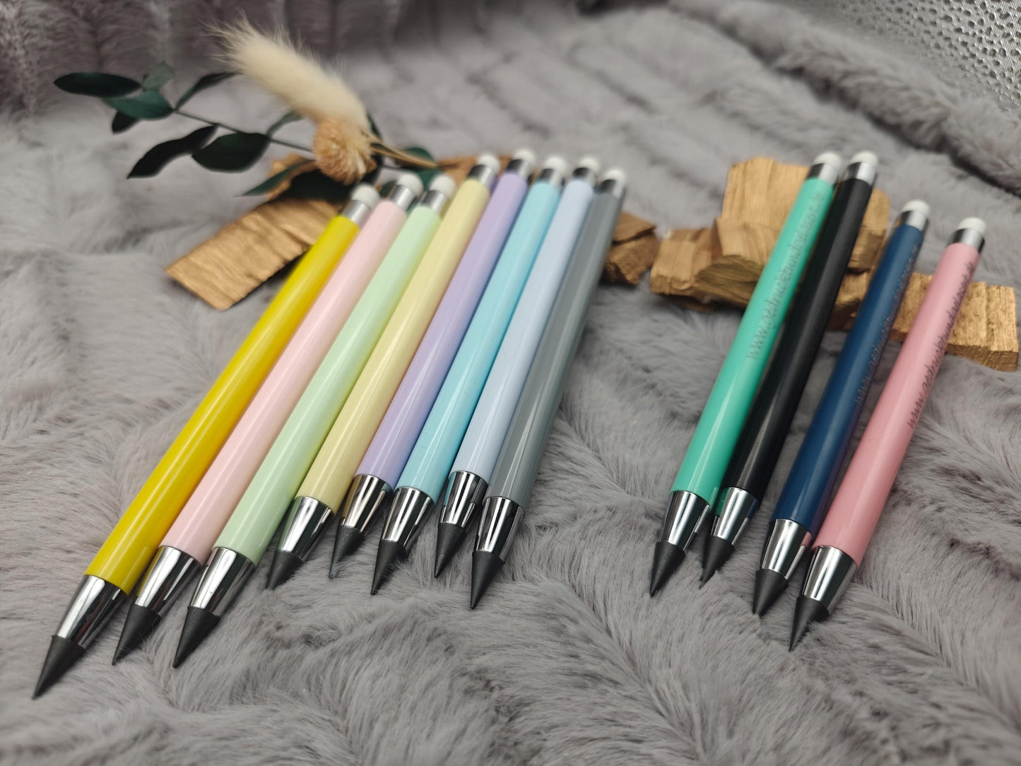 Ewiger Bleistift personalisiert mit Gravur Stift Gastgeschenk inkl. 2 Ersatzminen 12 Farben