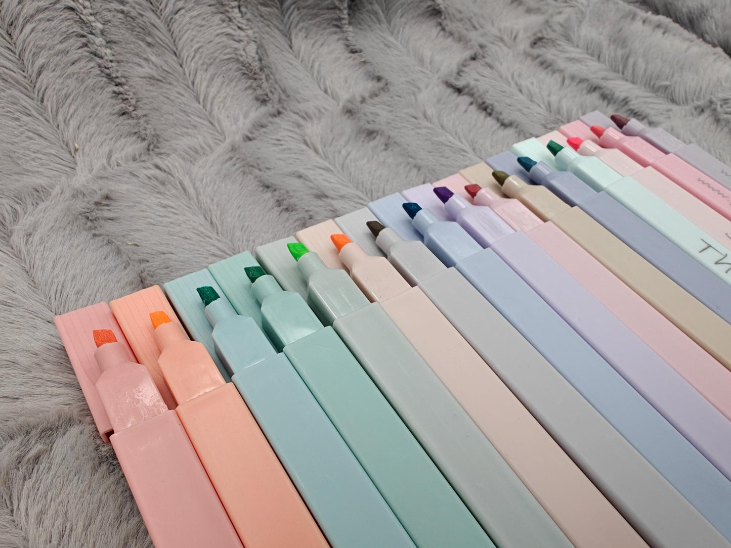 Stift Highlighter zum markieren von Text in 16 verschiedenen Farben personalisiert mit Gravur