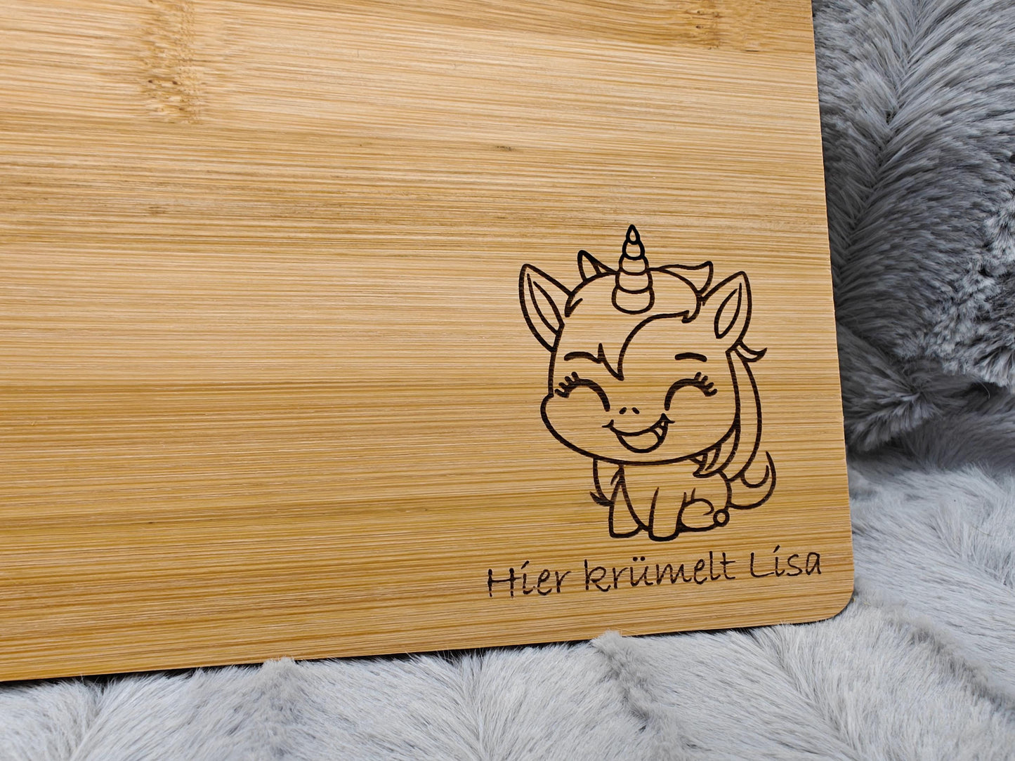 Schneidebrett personalisiert Bambus 22 x 14 x 0,7 cm mit Wunschgravur Vesperbrett Dino Einhorn Frühstücksbrett Geschenk