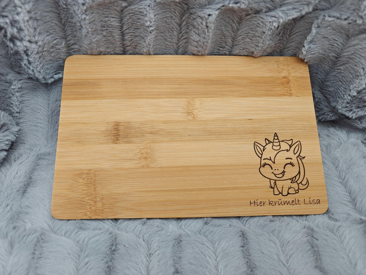 Schneidebrett personalisiert Bambus 22 x 14 x 0,7 cm mit Wunschgravur Vesperbrett Dino Einhorn Frühstücksbrett Geschenk