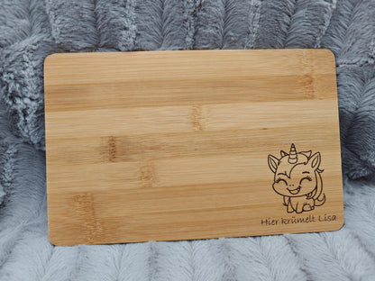 Schneidebrett personalisiert Bambus 22 x 14 x 0,7 cm mit Wunschgravur Vesperbrett Dino Einhorn Frühstücksbrett Geschenk