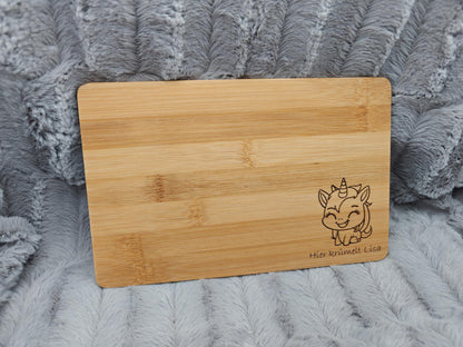 Schneidebrett personalisiert Bambus 22 x 14 x 0,7 cm mit Wunschgravur Vesperbrett Dino Einhorn Frühstücksbrett Geschenk