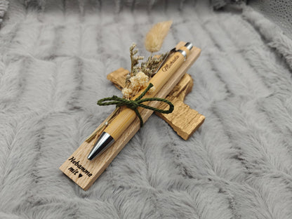 Hebamme Geschenk Kugelschreiber personalisiert aus Bambus mit Trockenblumen individueller Gravur