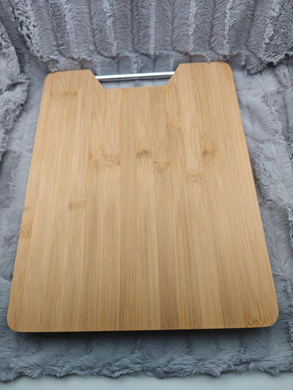 Schneidebrett rechteckig Bambus 32.5x25 cm mit Griff und Wunschgravur Vesperbrett Schneidbrett Brett Brettchen Geschenk