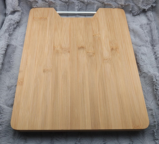Schneidebrett rechteckig Bambus 32.5x25 cm mit Griff und Wunschgravur Vesperbrett Schneidbrett Brett Brettchen Geschenk