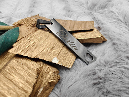 Schlüsselanhänger personalisiert Liebe Edelstahl schwarz rechteckig mit Herz Gravur rechteck 45x10x1,7mm 5 Farben