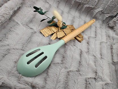 Kochlöffel personalisiert Silikon mit Löcher ca. 31 cm lang mit Wunschgravur Geschenk Küchenhelfer mintgrün oder schwarz