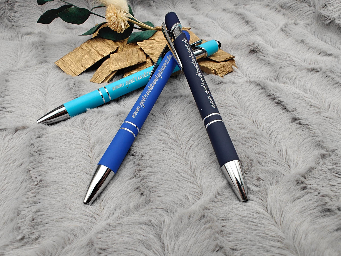 Kugelschreiber personalisiert mit Touchpen blau himmelblau oder dunkelblau aus Aluminium mit Gravur Kuli Stift Holz Gastgeschenk Geschenk