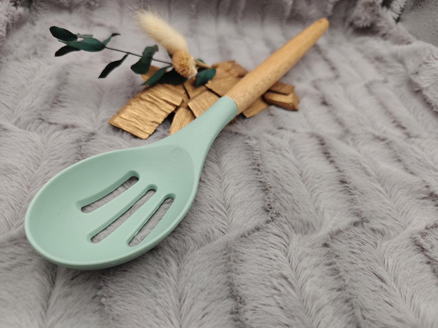 Kochlöffel personalisiert Silikon mit Löcher ca. 31 cm lang mit Wunschgravur Geschenk Küchenhelfer mintgrün oder schwarz
