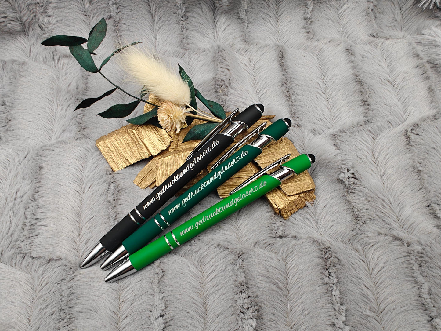 Kugelschreiber personalisiert mit Touchpen grün dunkelgrün oder schwarz aus Aluminium mit Gravur Kuli Stift Holz Gastgeschenk Geschenk