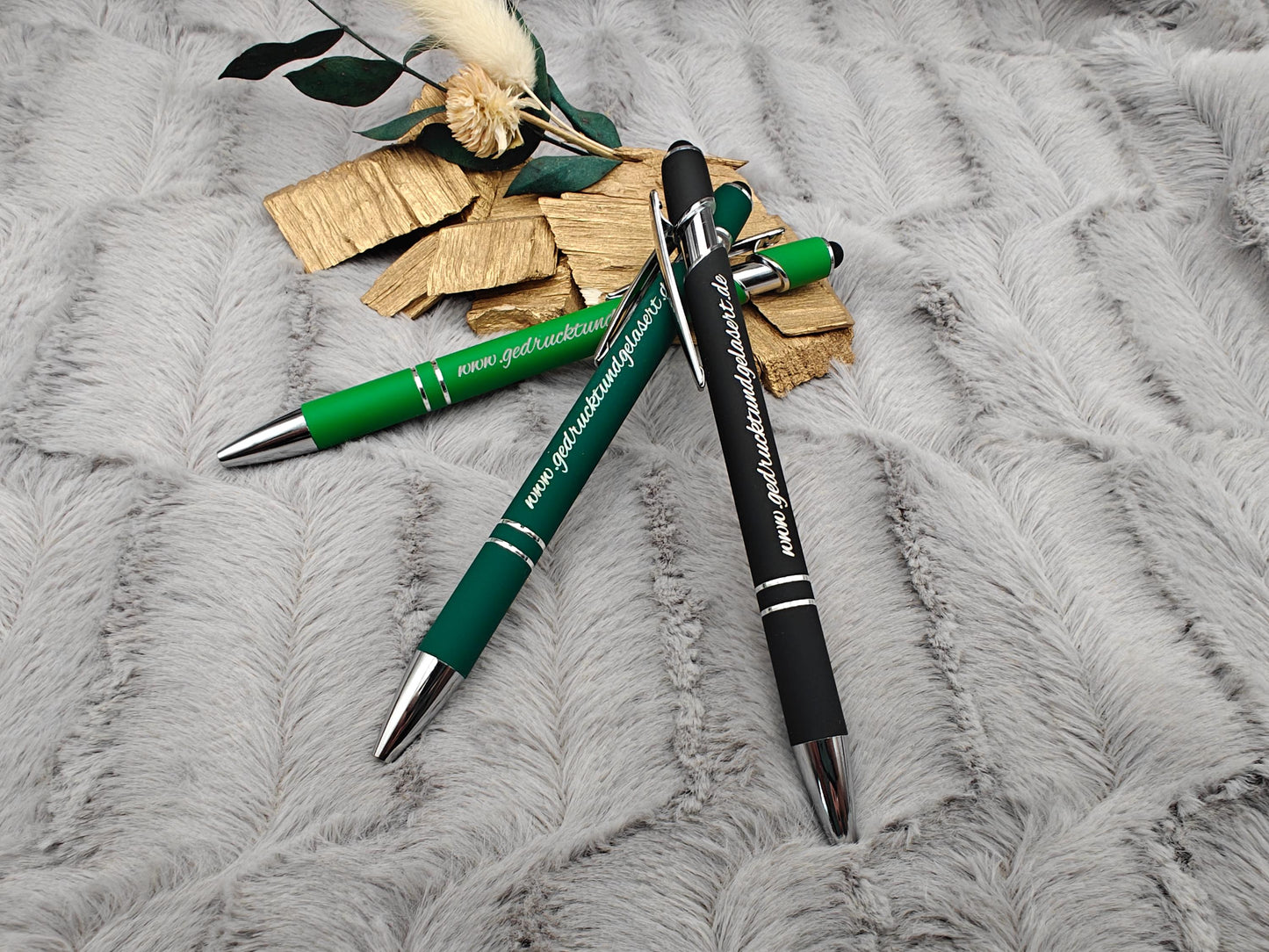 Kugelschreiber personalisiert mit Touchpen grün dunkelgrün oder schwarz aus Aluminium mit Gravur Kuli Stift Holz Gastgeschenk Geschenk
