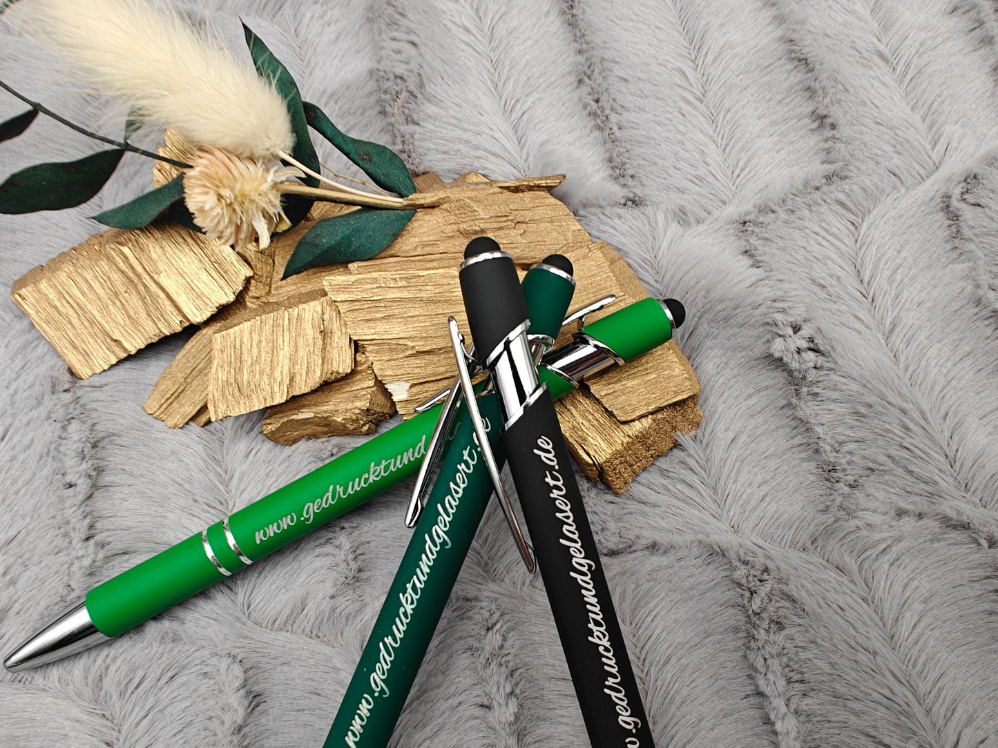 Kugelschreiber personalisiert mit Touchpen grün dunkelgrün oder schwarz aus Aluminium mit Gravur Kuli Stift Holz Gastgeschenk Geschenk