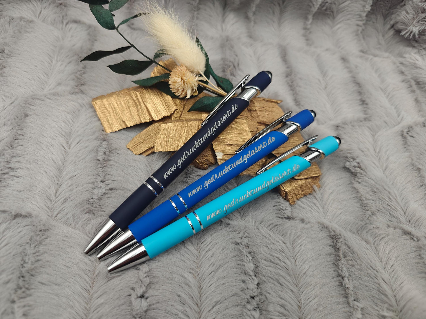 Kugelschreiber personalisiert mit Touchpen blau himmelblau oder dunkelblau aus Aluminium mit Gravur Kuli Stift Holz Gastgeschenk Geschenk