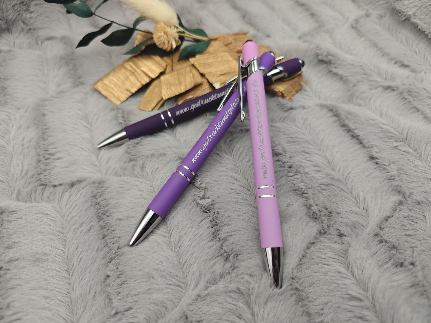 Kugelschreiber personalisiert mit Touchpen lila flieder dunkellila aus Aluminium mit Gravur Kuli Stift Holz Gastgeschenk Geschenk