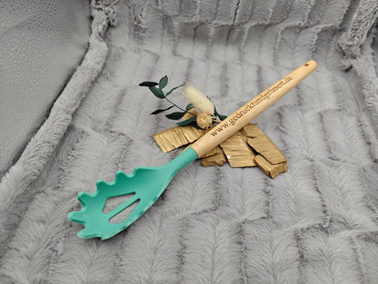 Nudelkelle personalisiert Spaghettikelle Silikon personalisiert Holz mintgrün kochen ca. 30,5 cm lang mit Gravur