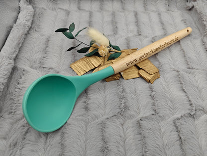 Suppenkelle personalisiert Soßenkelle Schöpflöffel Silikon personalisiert Holz mintgrün kochen ca. 30,5 cm lang mit Gravur