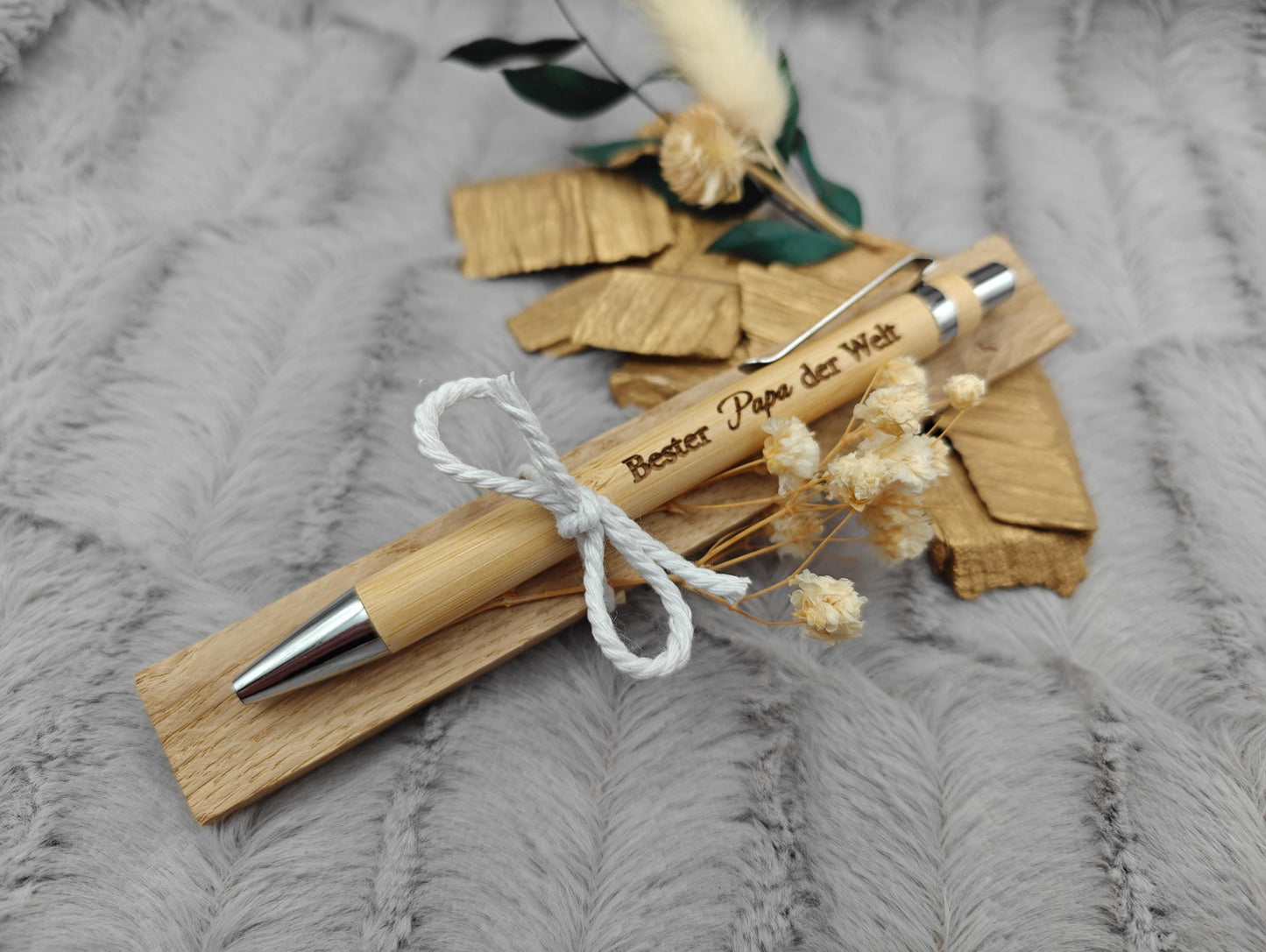 Bambus Kugelschreiber Geschenkset mit Gravur | Personalisiertes Geschenk Mama Papa Oma Opa | auf Eichenholz mit Trockenblumen Deko