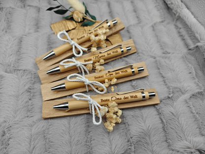Bambus Kugelschreiber Geschenkset mit Gravur | Personalisiertes Geschenk Mama Papa Oma Opa | auf Eichenholz mit Trockenblumen Deko