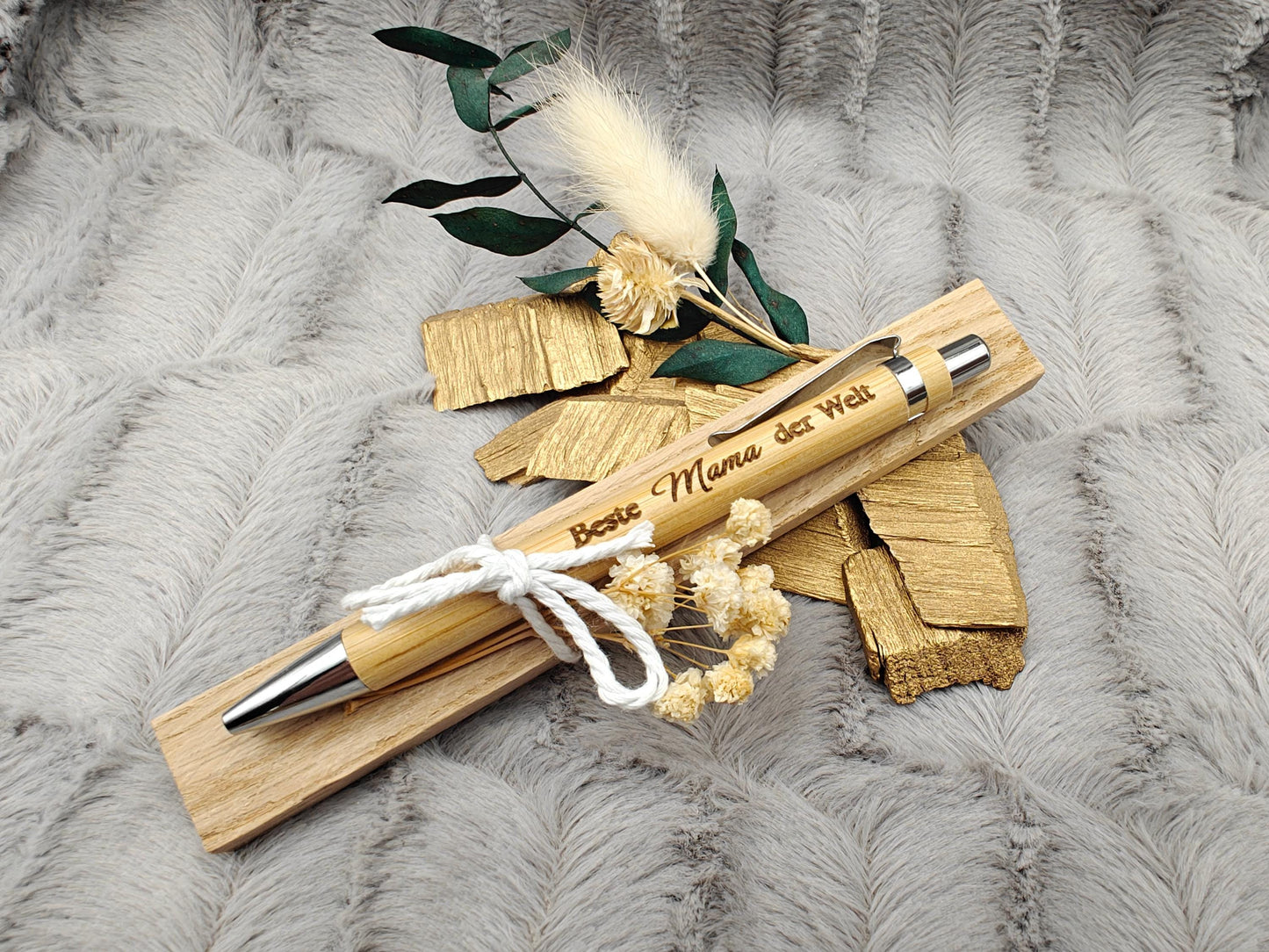 Bambus Kugelschreiber Geschenkset mit Gravur | Personalisiertes Geschenk Mama Papa Oma Opa | auf Eichenholz mit Trockenblumen Deko