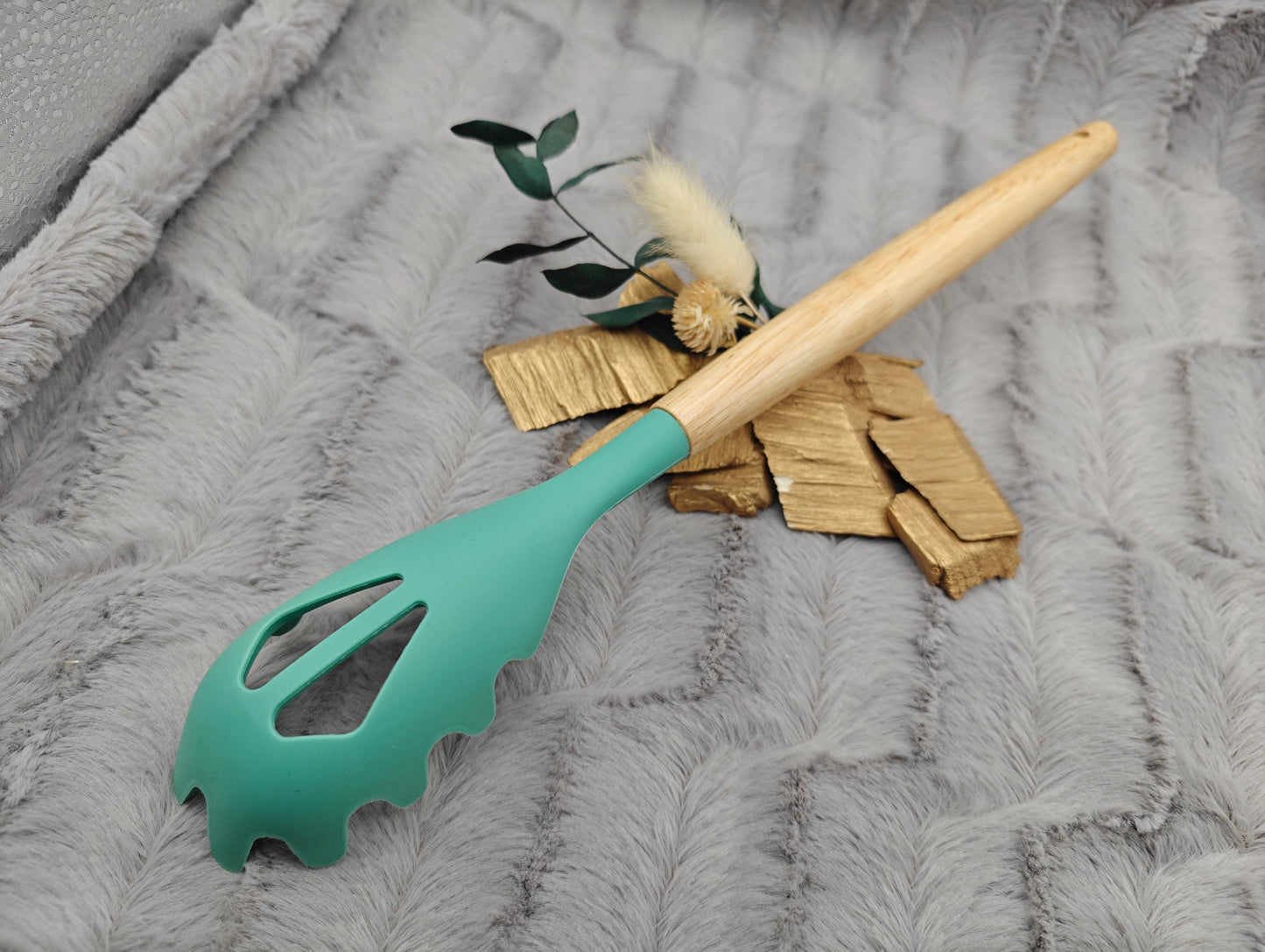 Nudelkelle personalisiert Spaghettikelle Silikon personalisiert Holz mintgrün kochen ca. 30,5 cm lang mit Gravur