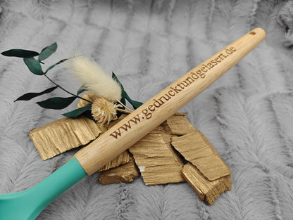 Nudelkelle personalisiert Spaghettikelle Silikon personalisiert Holz mintgrün kochen ca. 30,5 cm lang mit Gravur