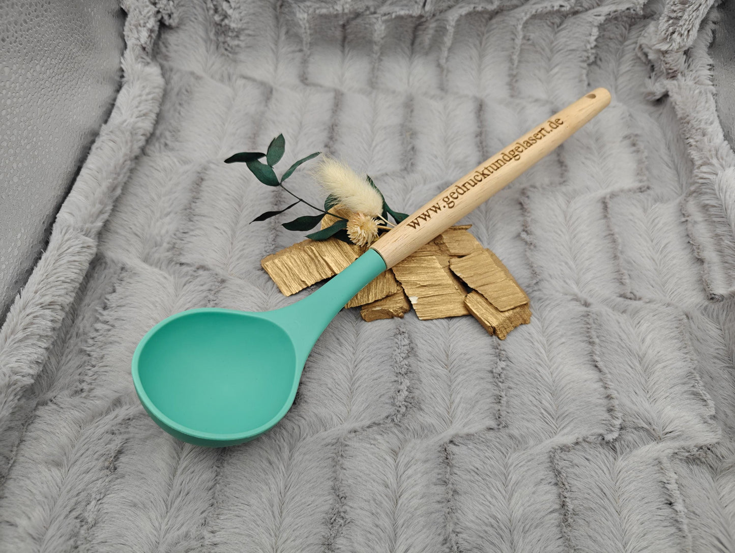 Suppenkelle personalisiert Soßenkelle Schöpflöffel Silikon personalisiert Holz mintgrün kochen ca. 30,5 cm lang mit Gravur