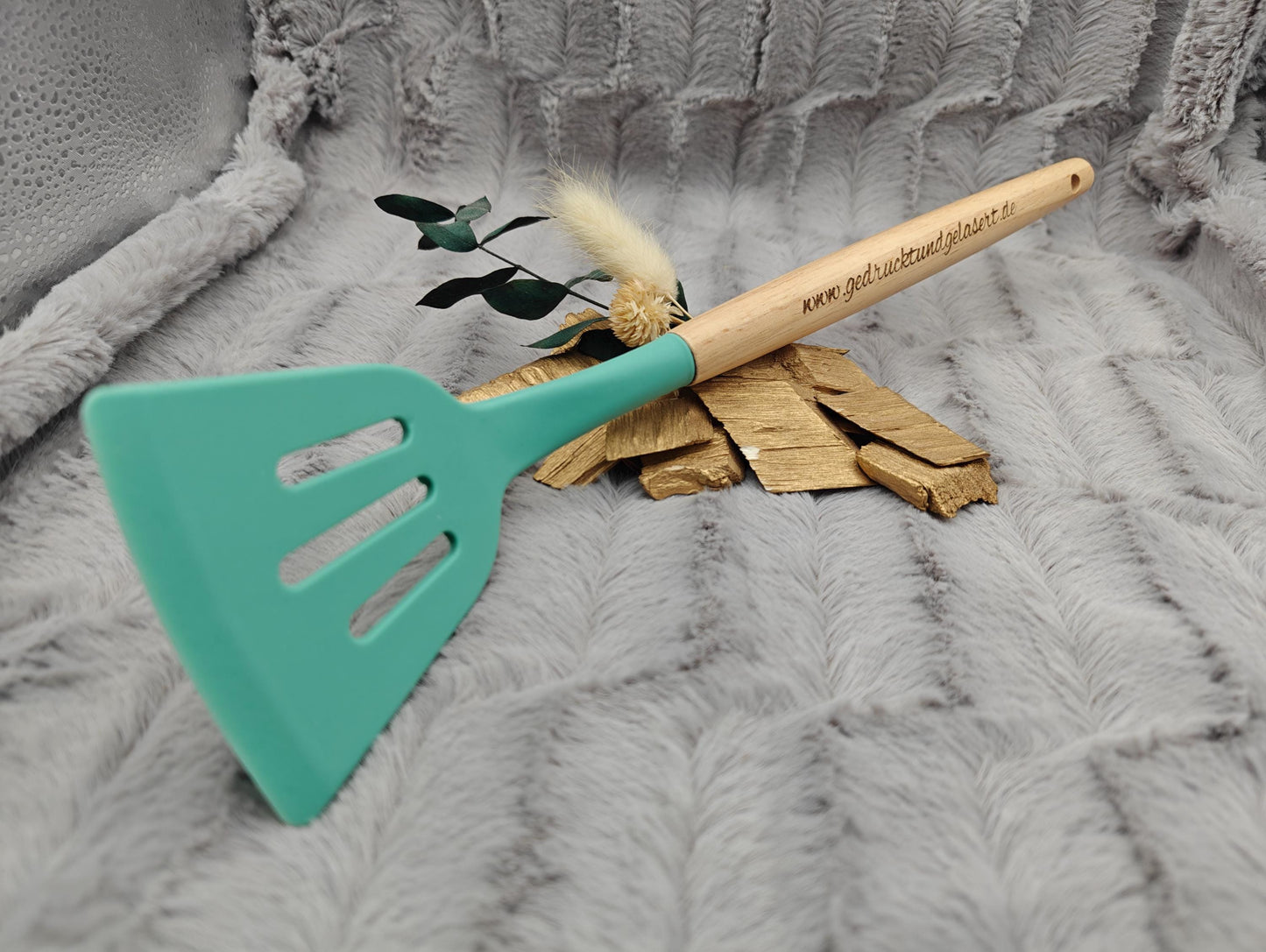 Pfannenwender personalisiert Kochlöffel Silikon ca. 31 cm lang mit Wunschgravur Geschenk Küchenhelfer mintgrün