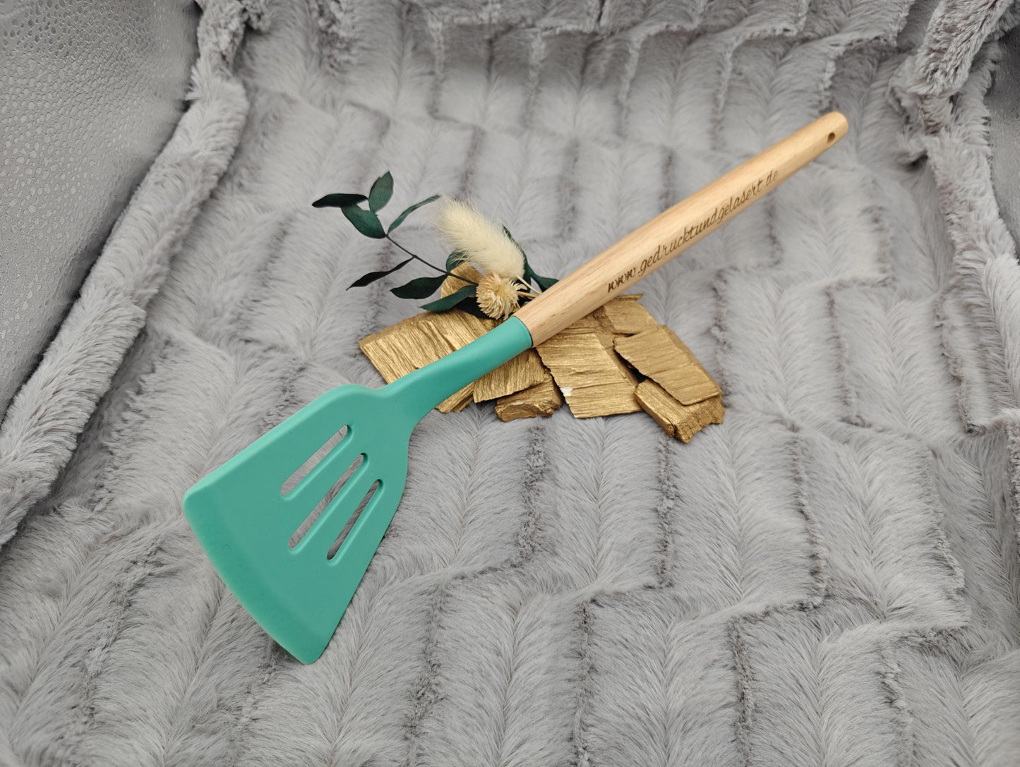Pfannenwender personalisiert Kochlöffel Silikon ca. 31 cm lang mit Wunschgravur Geschenk Küchenhelfer mintgrün