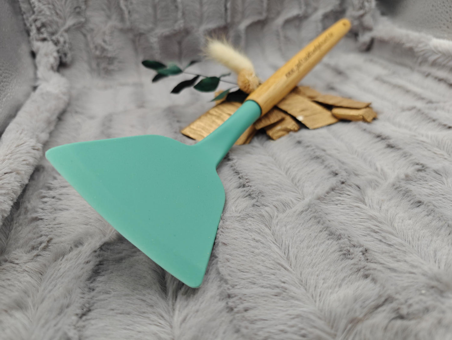 Pfannenwender personalisiert Kochlöffel Silikon ca. 31 cm lang mit Wunschgravur Geschenk Küchenhelfer mintgrün