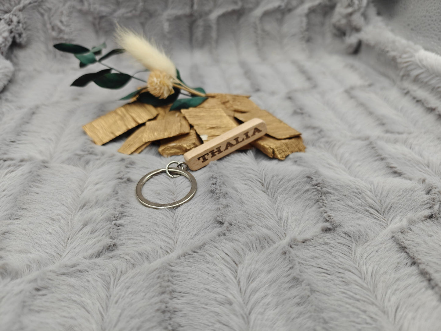 Personalisierter Schlüsselanhänger Holz mit Gravur | 4-seitig gestaltbar | Individueller Name & Datum | Holzanhänger Natur | Geschenkidee
