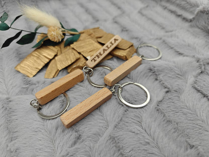 Personalisierter Schlüsselanhänger Holz mit Gravur | 4-seitig gestaltbar | Individueller Name & Datum | Holzanhänger Natur | Geschenkidee