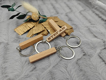 Personalisierter Schlüsselanhänger Holz mit Gravur | 4-seitig gestaltbar | Individueller Name & Datum | Holzanhänger Natur | Geschenkidee