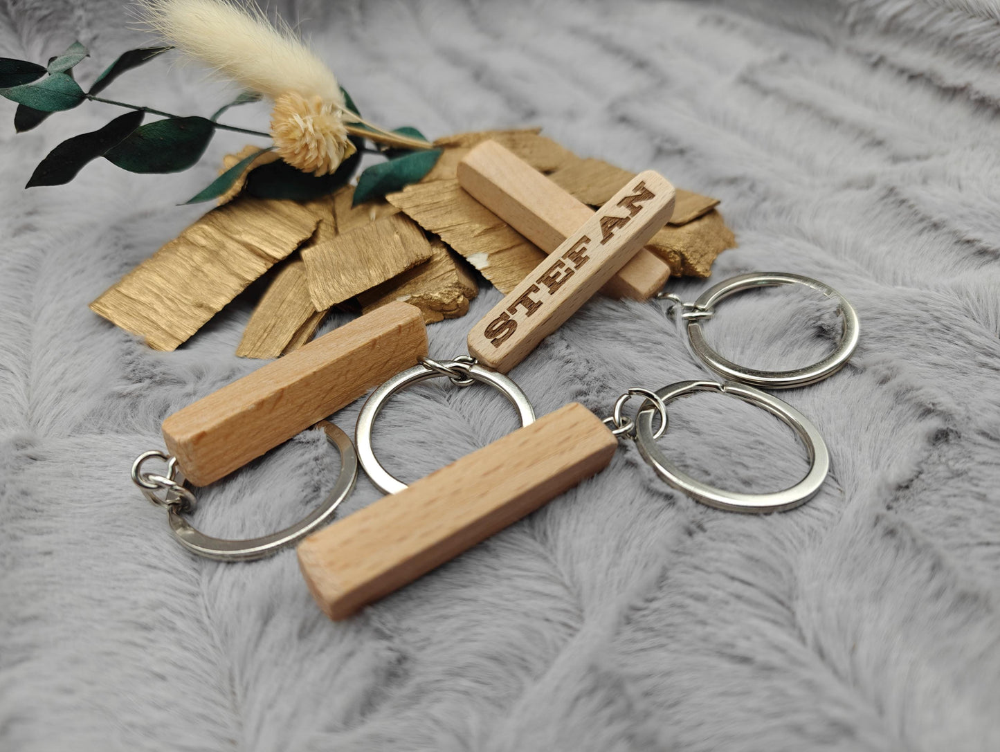 Personalisierter Schlüsselanhänger Holz mit Gravur | 4-seitig gestaltbar | Individueller Name & Datum | Holzanhänger Natur | Geschenkidee