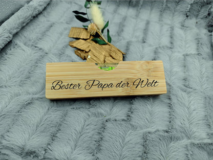 Wasserwaage Flaschenöffner personalisiert aus Holz 15 x 4,7 x 2 cm Bambus mit Wunschgravur individuelles Geschenk Heimwerker Handwerker