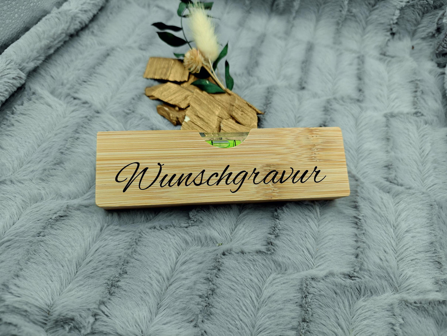 Wasserwaage Flaschenöffner personalisiert aus Holz 15 x 4,7 x 2 cm Bambus mit Wunschgravur individuelles Geschenk Heimwerker Handwerker
