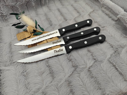 Personalisiertes Steakmesser mit Gravur | Scharfes Fleischmesser Edelstahl | Grillmesser mit Name auf der Klinge | Geschenk für BBQ-Fans