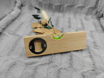 Wasserwaage Flaschenöffner personalisiert aus Holz 15 x 4,7 x 2 cm Bambus mit Wunschgravur individuelles Geschenk Heimwerker Handwerker